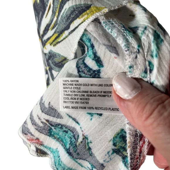 Blouse Tank top sleeveless spaghetti straps Side Flutters crisscrossed back - Picture 6 of 6